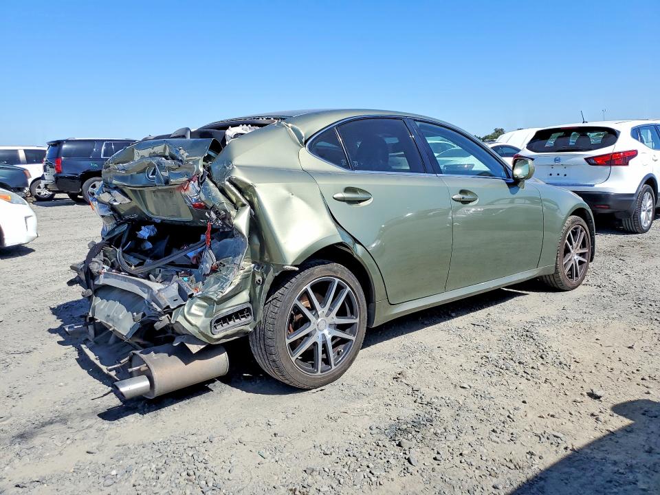 Photo 3 from auction – 2006 LEXUS IS with VIN JTHCK262262006986