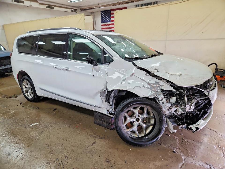 Photo 4 from auction – 2019 CHRYSLER PACIFICA with VIN 2C4RC1GG3KR686891