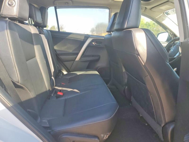 Photo 11 from auction – 2015 TOYOTA RAV4 with VIN 2T3DFREV9FW382901
