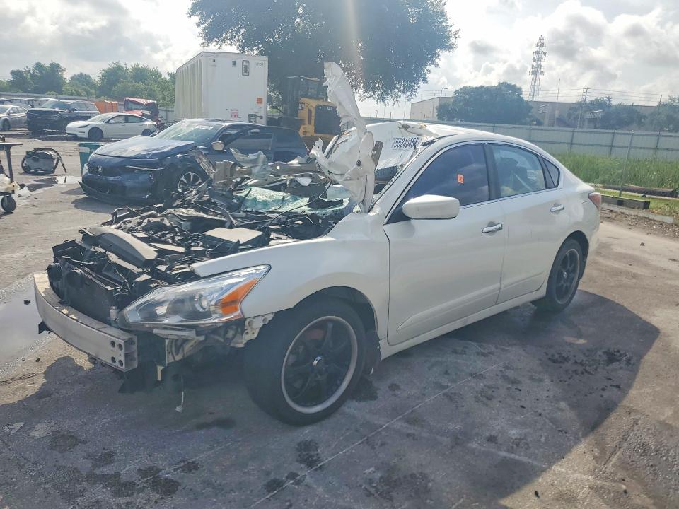 NISSAN ALTIMA 2014 with VIN 1N4AL3AP3EC317422 - Photo from auction