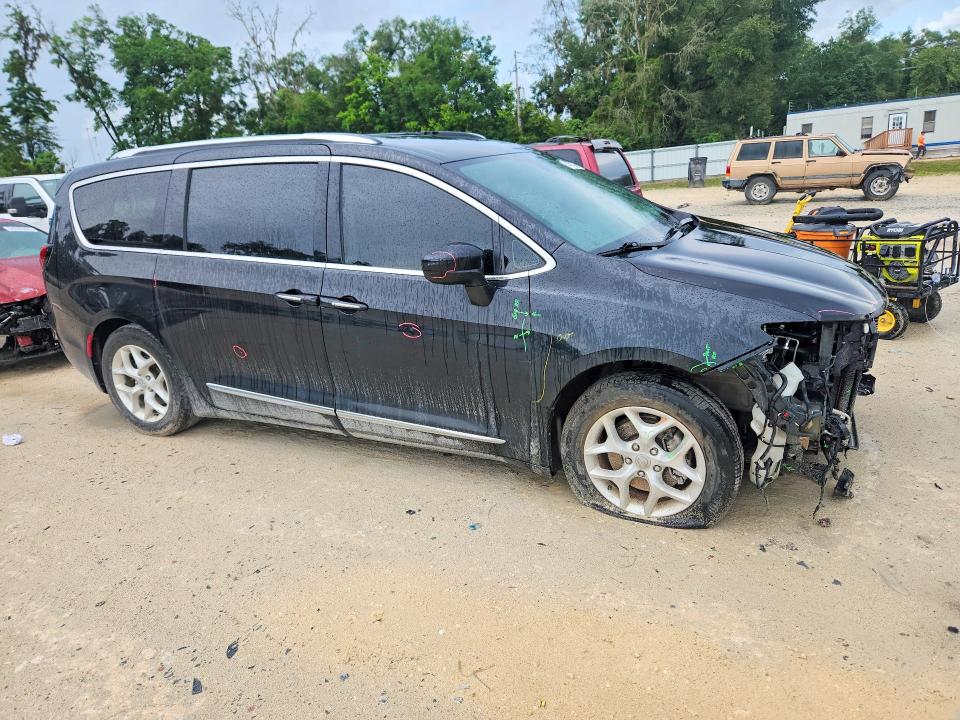 Photo 4 from auction – 2017 CHRYSLER PACIFICA with VIN 2C4RC1EG4HR811344