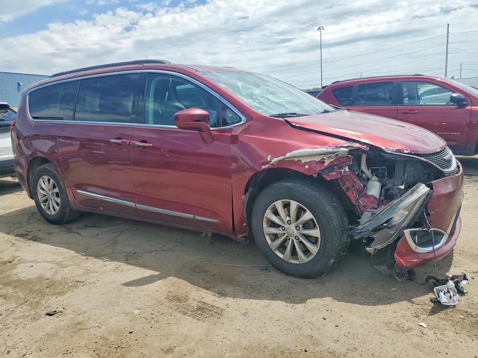 Photo 4 from auction – 2017 CHRYSLER PACIFICA with VIN 2C4RC1BG7HR583795
