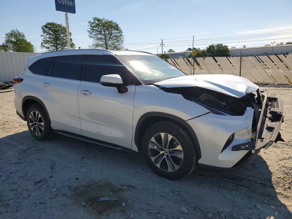 Photo 4 from auction – 2022 TOYOTA HIGHLANDER with VIN 5TDGZRAH2NS539737