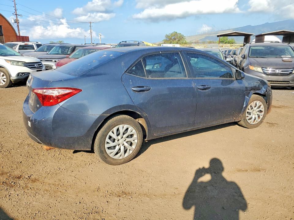 Photo 3 from auction – 2018 TOYOTA COROLLA with VIN 5YFBURHEXJP794336