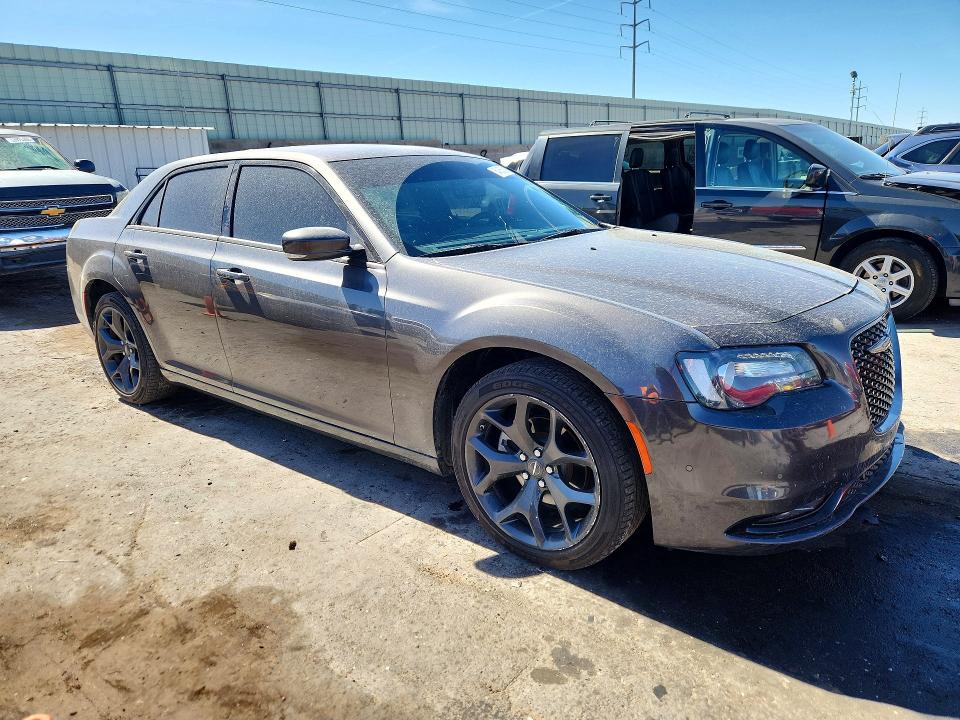 Photo 4 from auction – 2023 CHRYSLER 300 with VIN 2C3CCABG0PH637047
