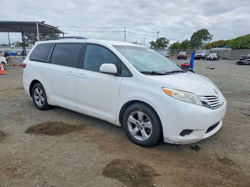 Photo 4 from auction – 2015 TOYOTA SIENNA with VIN 5TDKK3DC2FS571956