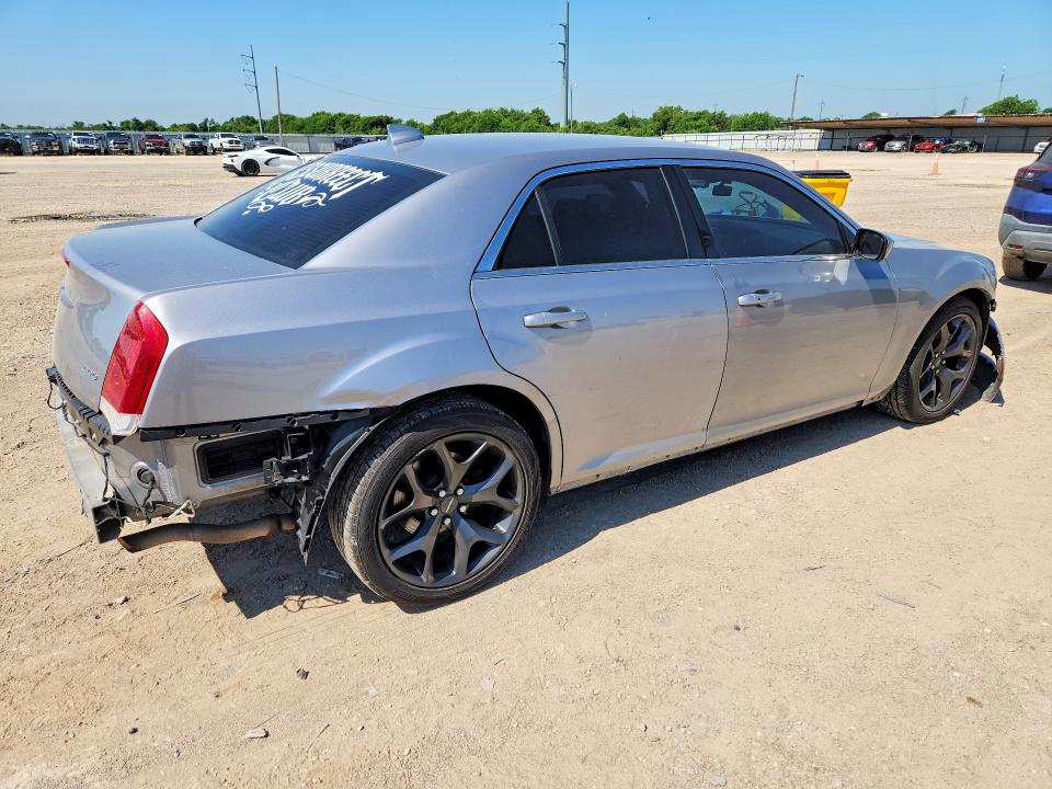 Photo 3 from auction – 2017 CHRYSLER 300 with VIN 2C3CCAAG3HH577512