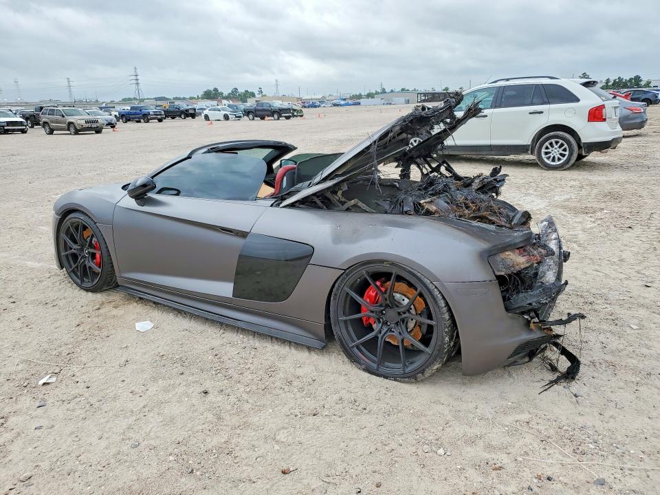 Photo 2 from auction – 2017 AUDI R8 with VIN WUAVACFX8H7904676