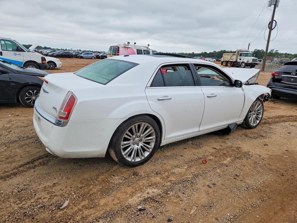 Photo 3 from auction – 2011 CHRYSLER 300C with VIN 2C3CA6CT1BH528376