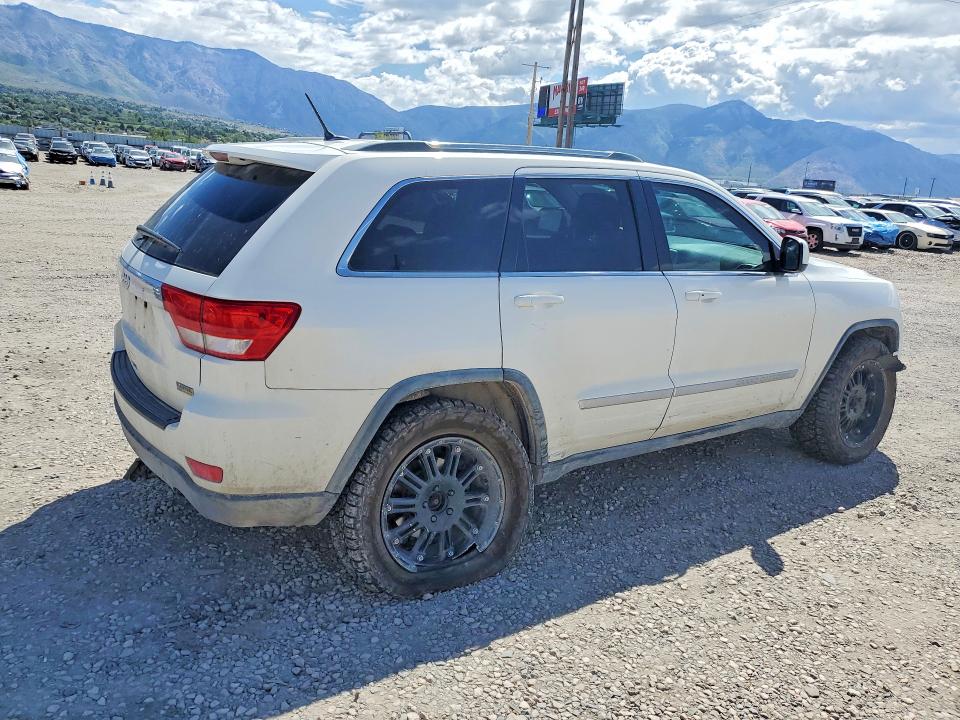 Photo 3 from auction – 2011 JEEP GRAND CHEROKEE with VIN 1J4RR4GG2BC654677