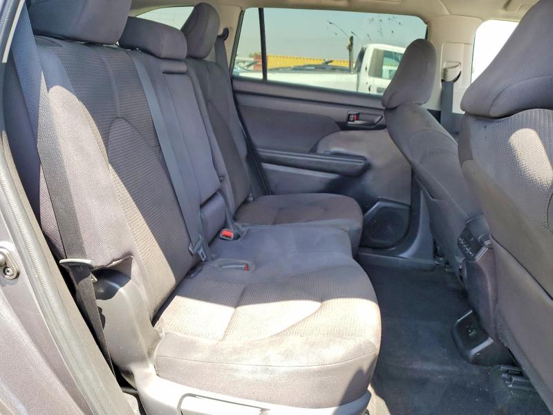 Фото 11 с аукциона – 2022 TOYOTA HIGHLANDER с VIN 5TDZZRAH5NS142452