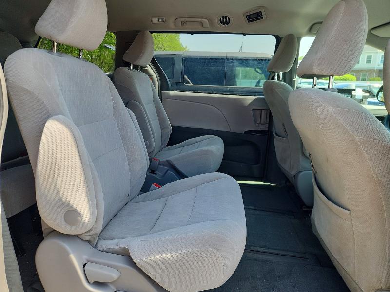 Photo 11 from auction – 2017 TOYOTA SIENNA with VIN 5TDJZ3DC8HS173015