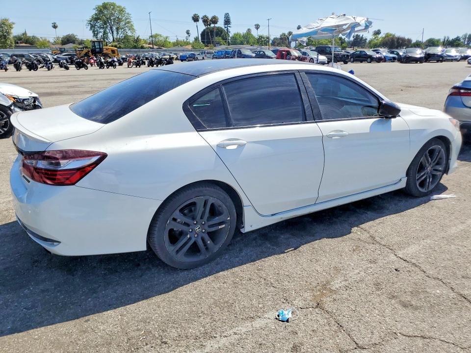 Photo 3 from auction – 2017 HONDA ACCORD with VIN 1HGCR2F59HA081900