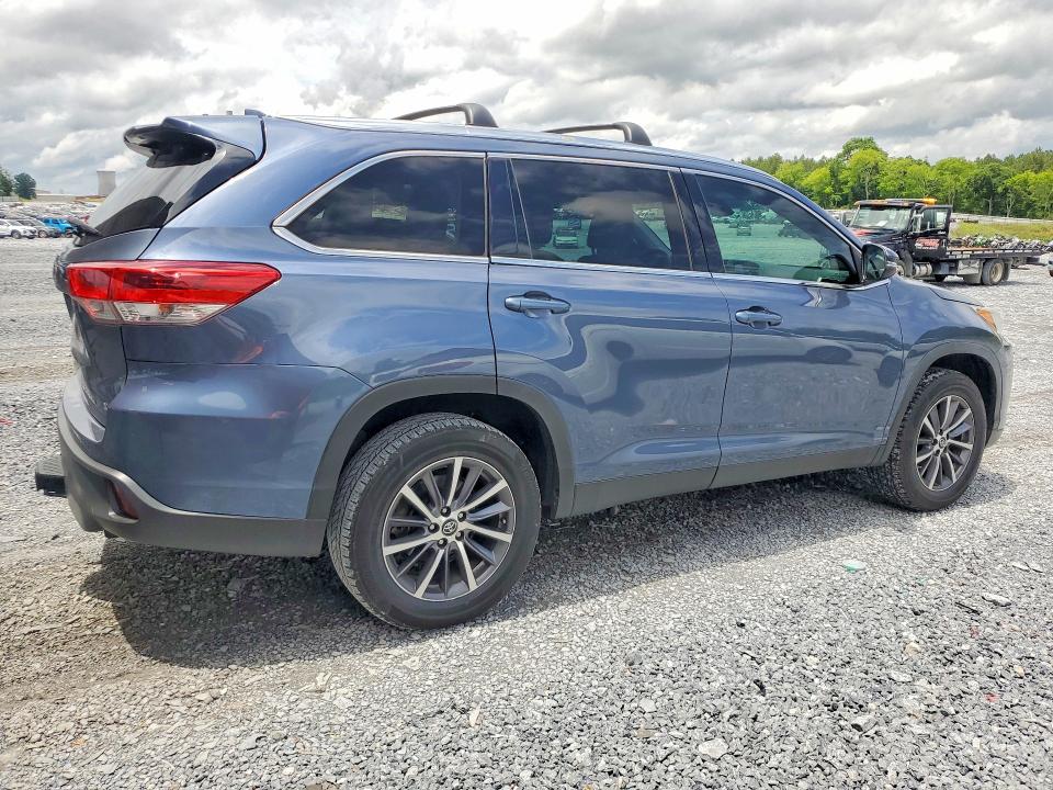 Photo 3 from auction – 2019 TOYOTA HIGHLANDER with VIN 5TDKZRFH9KS326864