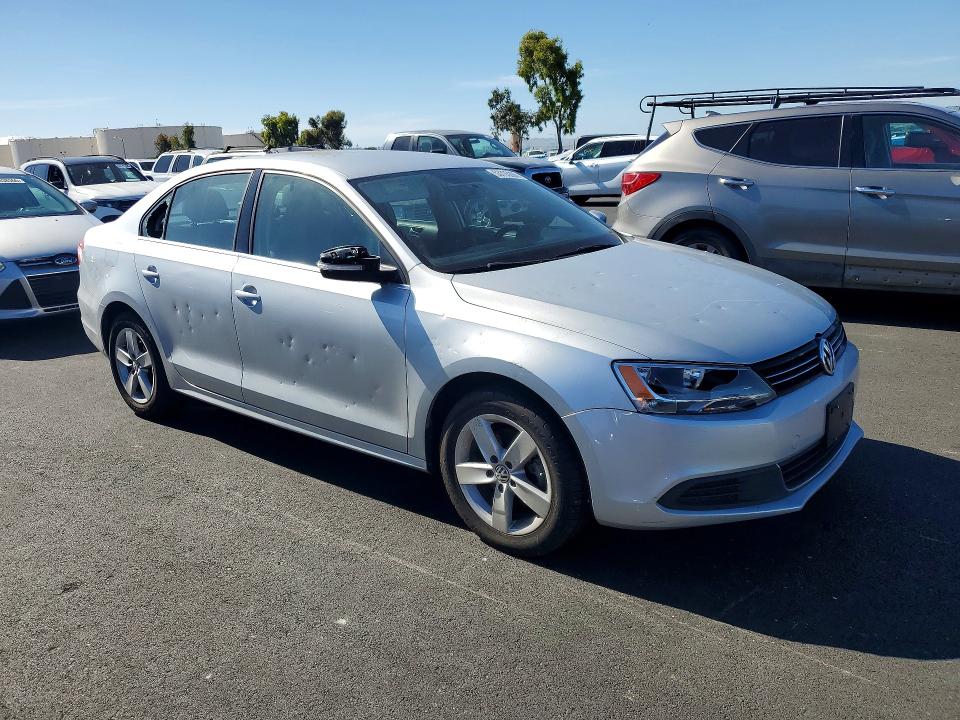 Photo 4 from auction – 2014 VOLKSWAGEN JETTA with VIN 3VWLL7AJ4EM269849