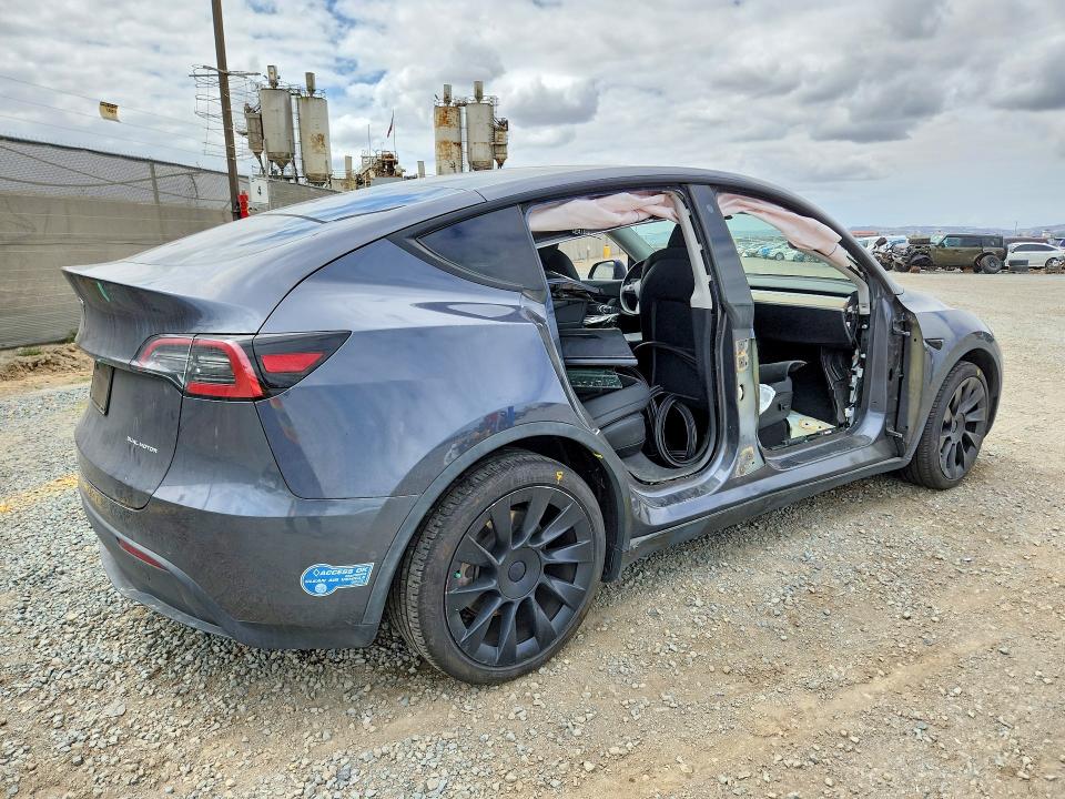 Фото 3 с аукциона – 2021 TESLA MODEL Y с VIN 5YJYGDEEXMF217637