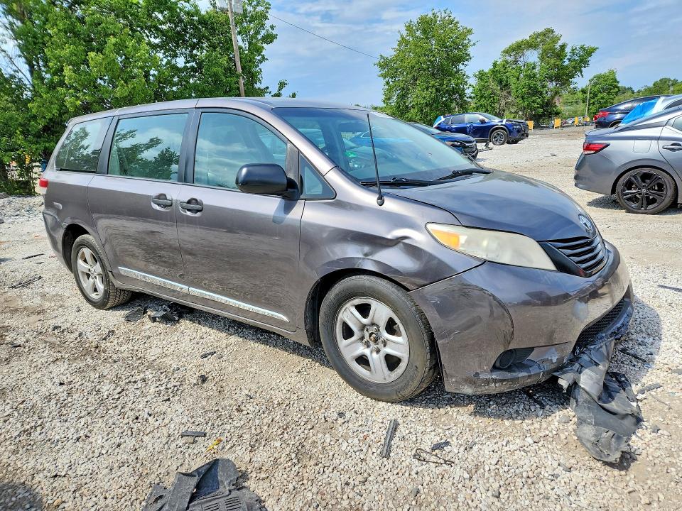 Photo 4 from auction – 2014 TOYOTA SIENNA with VIN 5TDZK3DCXES493438