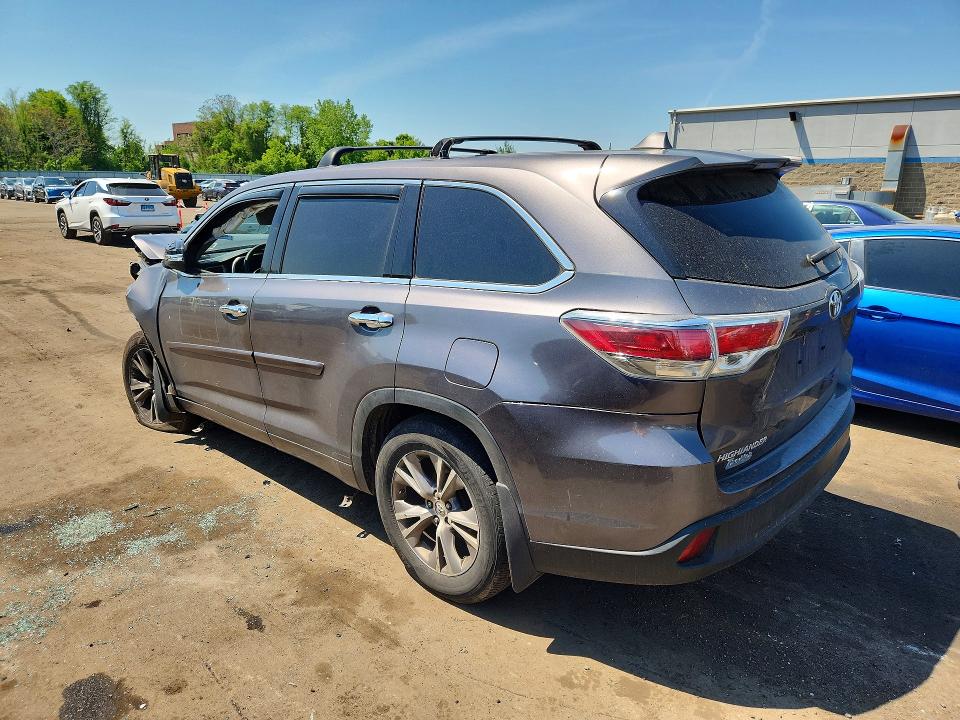 Photo 2 from auction – 2014 TOYOTA HIGHLANDER with VIN 5TDBKRFH7ES048023