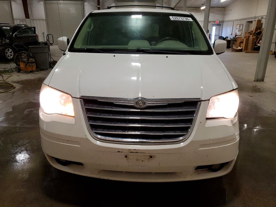 Photo 5 from auction – 2010 CHRYSLER TOWN & COUNTRY with VIN 2A4RR5D11AR280705