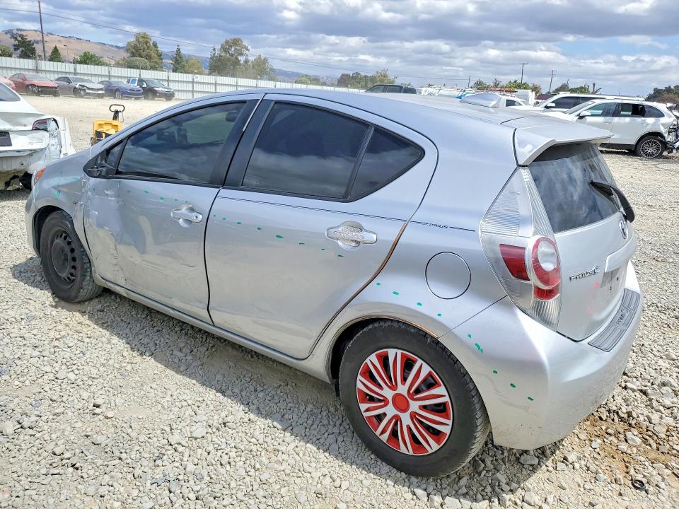 Photo 2 from auction – 2012 TOYOTA PRIUS C with VIN JTDKDTB38C1002759