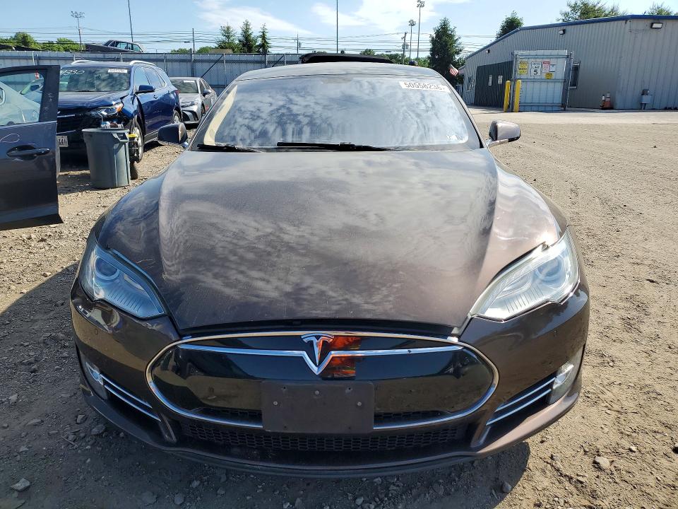 Photo 5 from auction – 2014 TESLA MODEL S with VIN 5YJSA1S12EFP52440