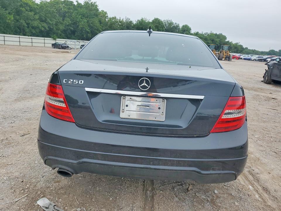 Photo 6 from auction – 2012 MERCEDES-BENZ C with VIN WDDGF4HB8CA636454