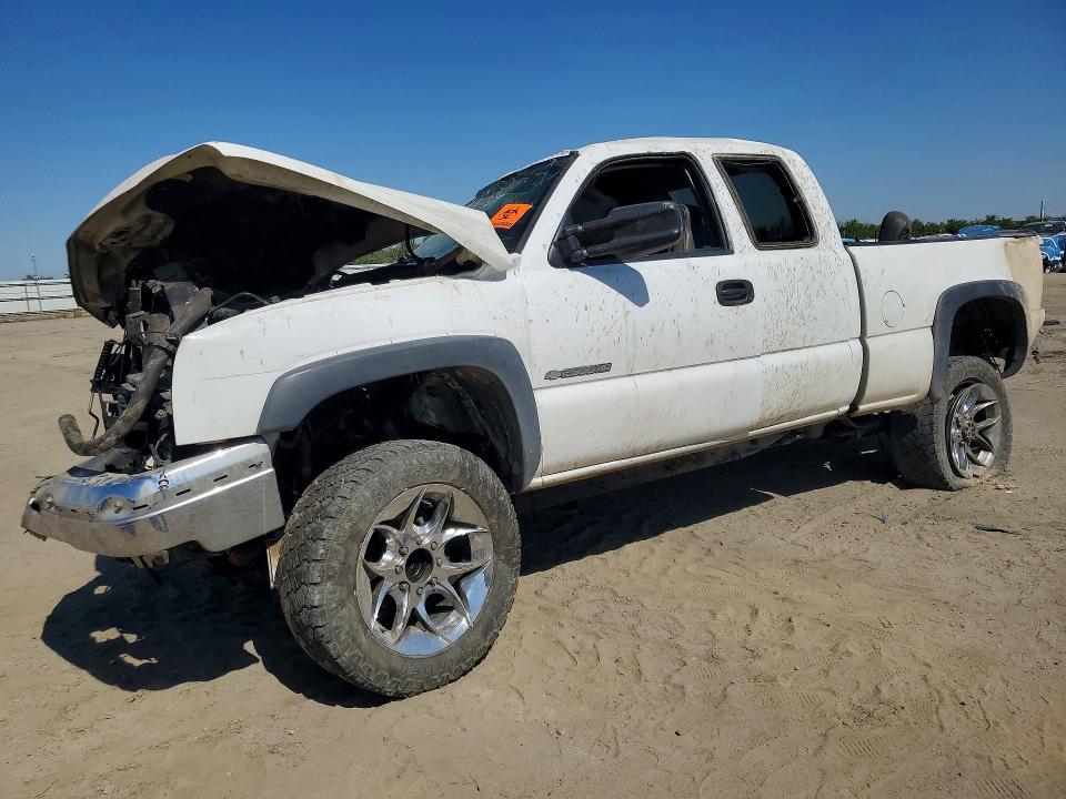 CHEVROLET SILVERADO 2005 with VIN 1GCHC29UX5E145469 - Photo from auction