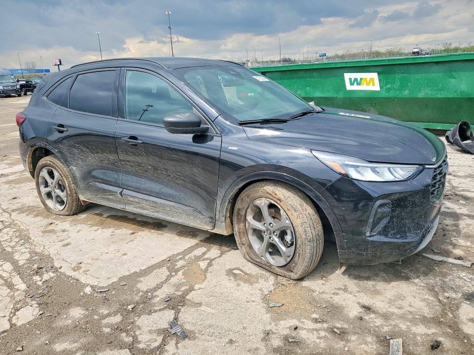 Photo 4 from auction – 2023 FORD ESCAPE with VIN 1FMCU9MN6PUA49276