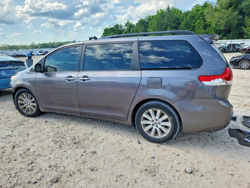 Photo 2 from auction – 2011 TOYOTA SIENNA with VIN 5TDYK3DC4BS158456