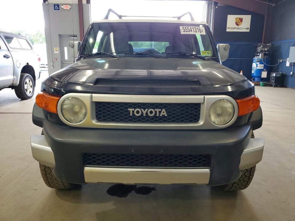 Photo 5 from auction – 2007 TOYOTA FJ CRUISER with VIN JTEBU11F870043450
