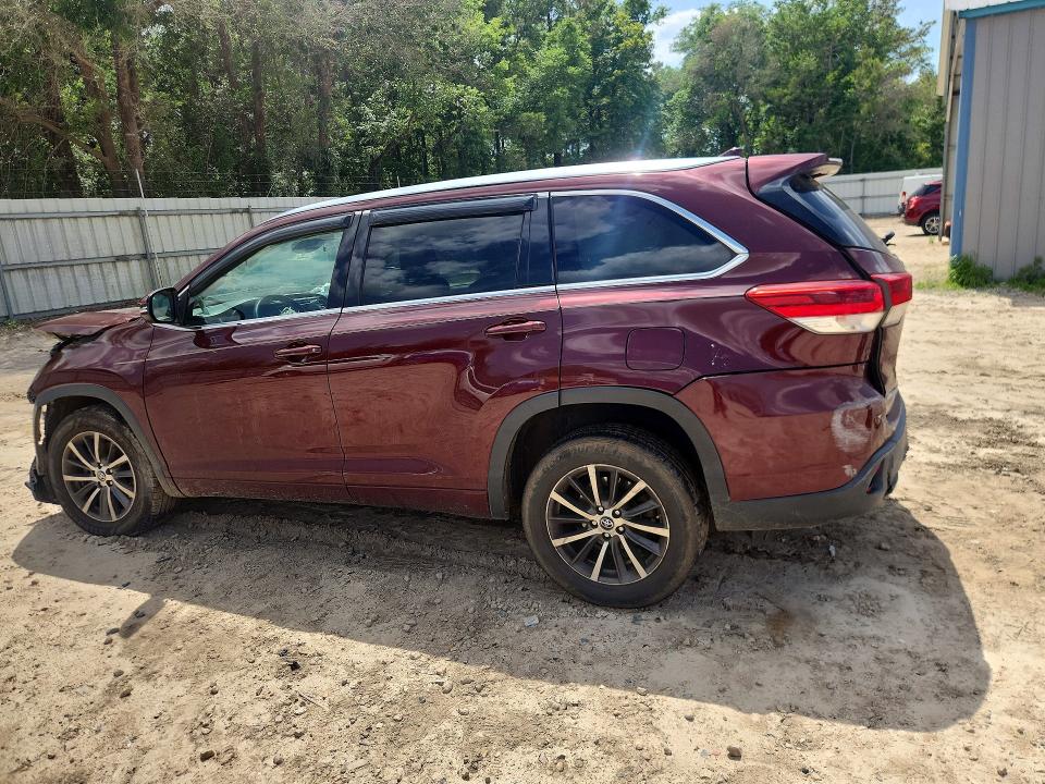 Photo 2 from auction – 2017 TOYOTA HIGHLANDER with VIN 5TDKZRFH4HS204809