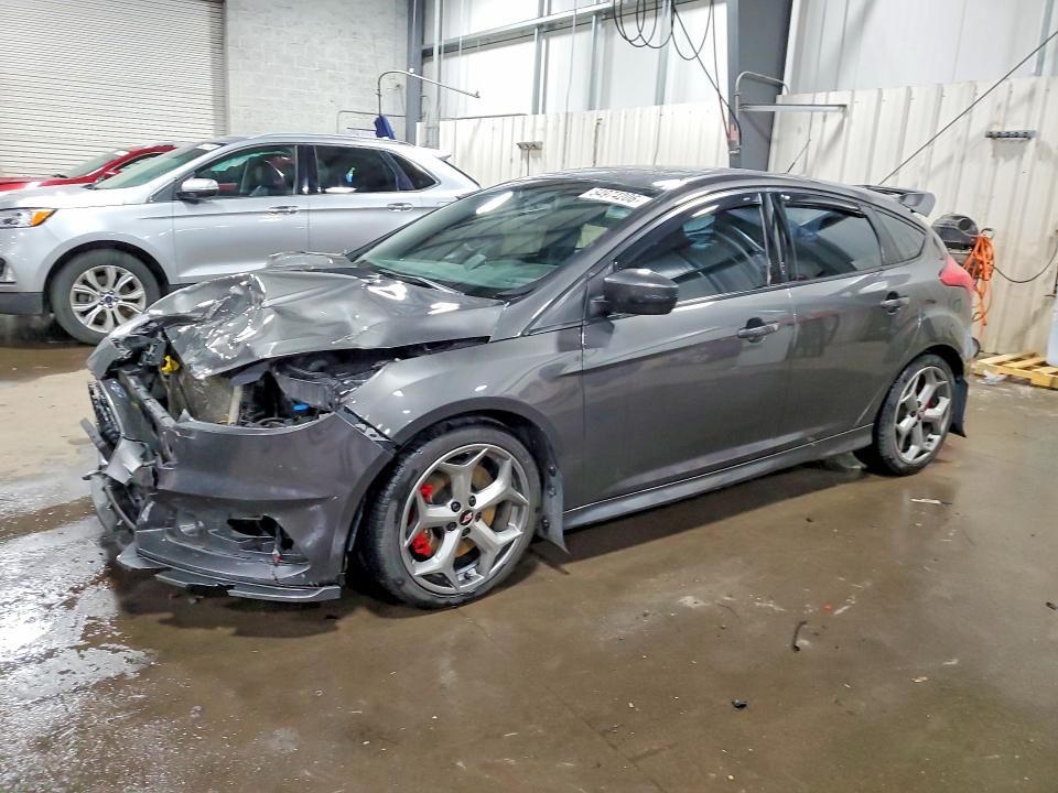 FORD FOCUS 2015 with VIN 1FADP3L96FL356054 - Photo from auction