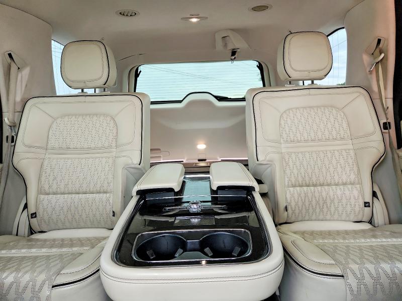 Photo 10 from auction – 2018 LINCOLN NAVIGATOR with VIN 5LMJJ2TT5JEL00147