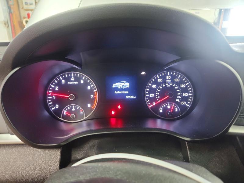 Photo 9 from auction – 2019 KIA OPTIMA with VIN 5XXGT4L39KG281686