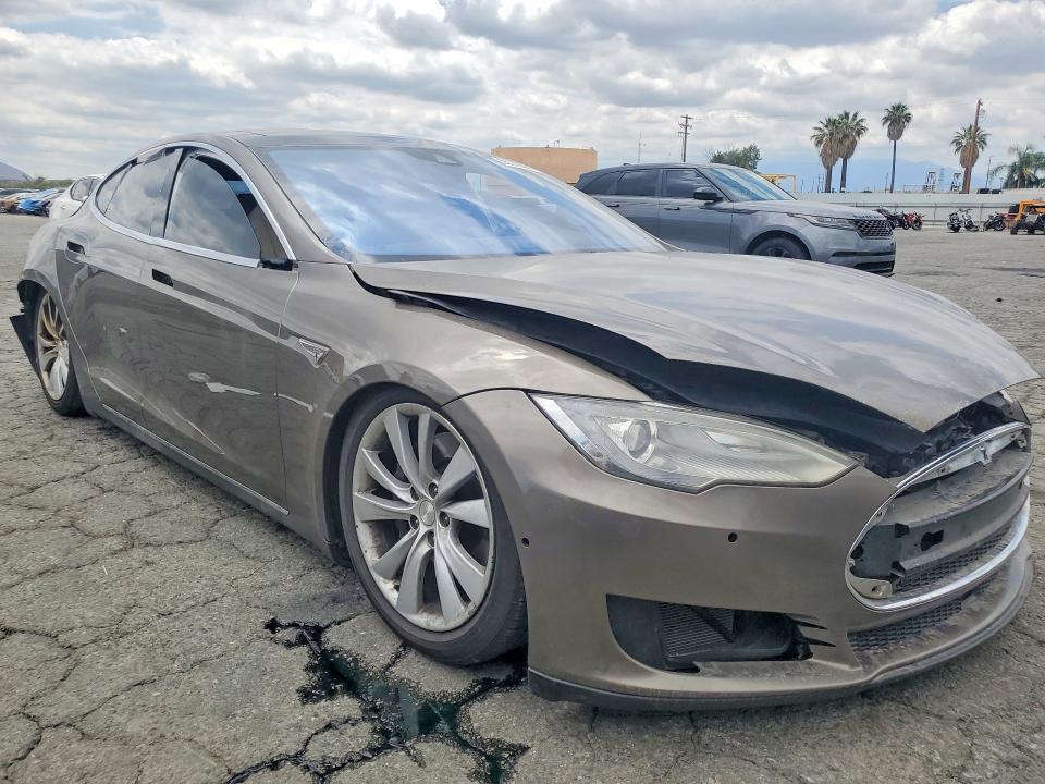 Photo 4 from auction – 2016 TESLA MODEL S with VIN 5YJSA1E20GF123881