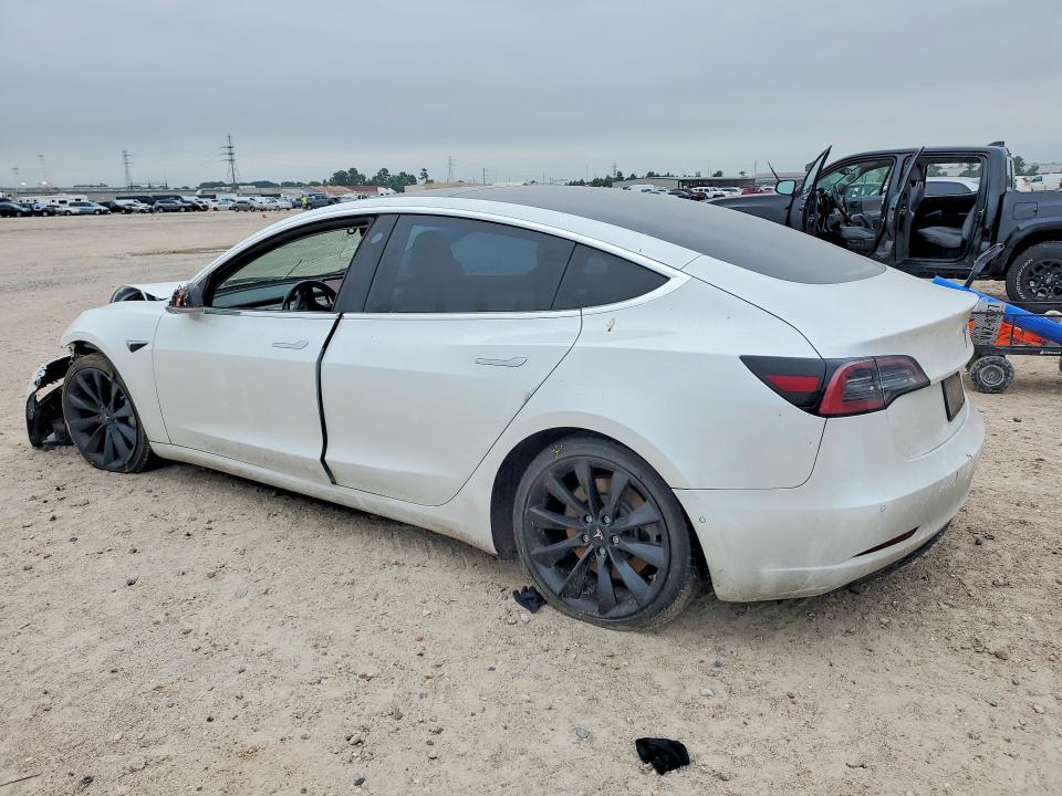 Photo 2 from auction – 2019 TESLA MDL 3 with VIN 5YJ3E1EB8KF194408