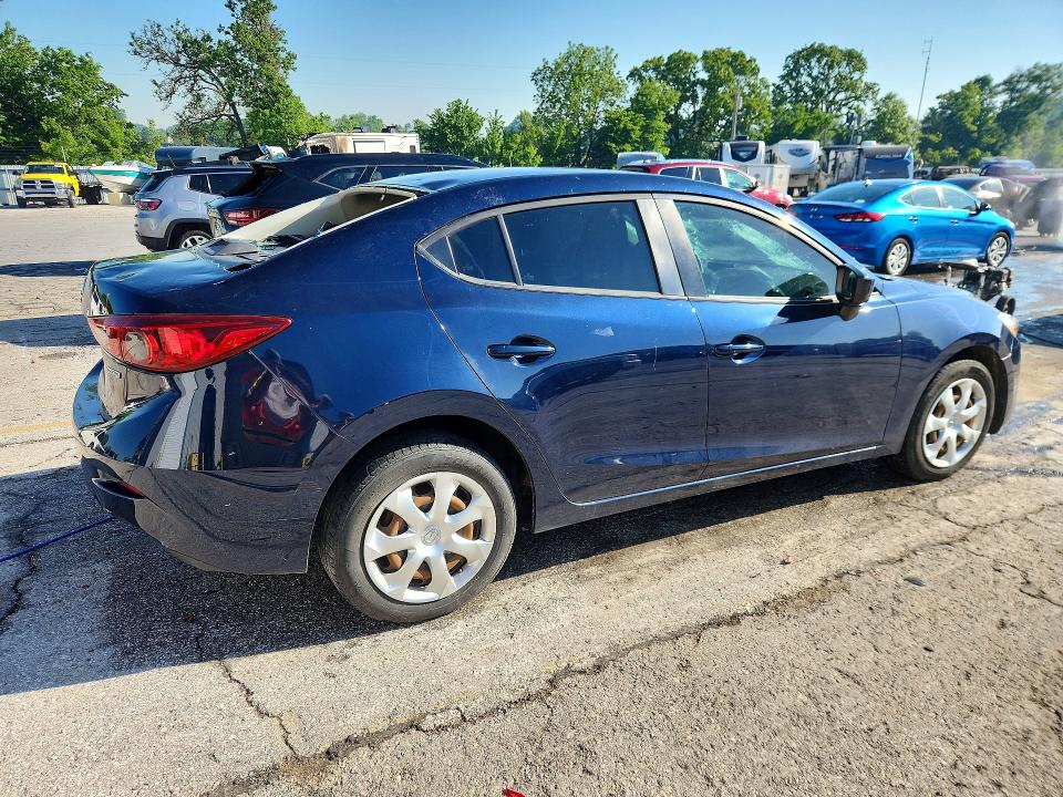 Photo 3 from auction – 2018 MAZDA 3 with VIN 3MZBN1U74JM245791