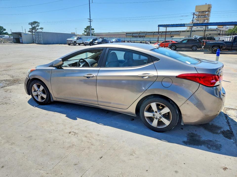 Снимка 2 от търг – 2013 HYUNDAI ELANTRA с VIN 5NPDH4AE0DH291412