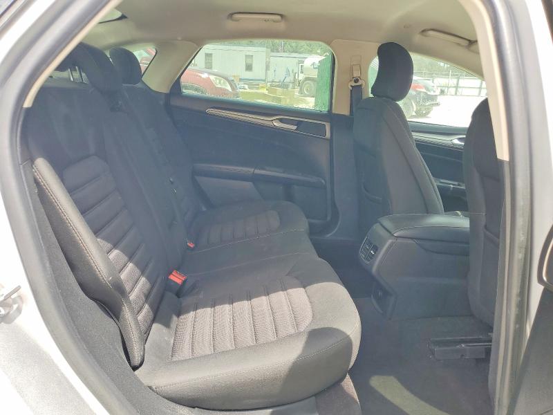Photo 10 from auction – 2019 FORD FUSION with VIN 3FA6P0LU7KR109259