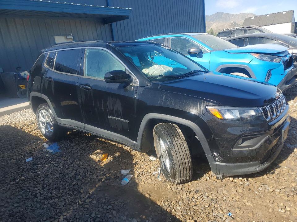Photo 4 from auction – 2025 JEEP COMPASS with VIN 3C4NJDBN6ST547105
