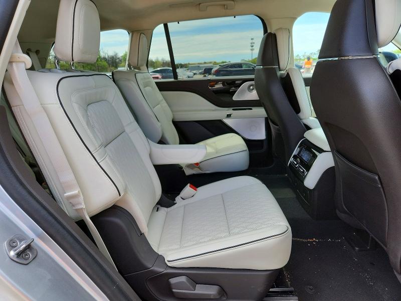 Photo 11 from auction – 2023 LINCOLN AVIATOR with VIN 5LM5J9XC0PGL21358
