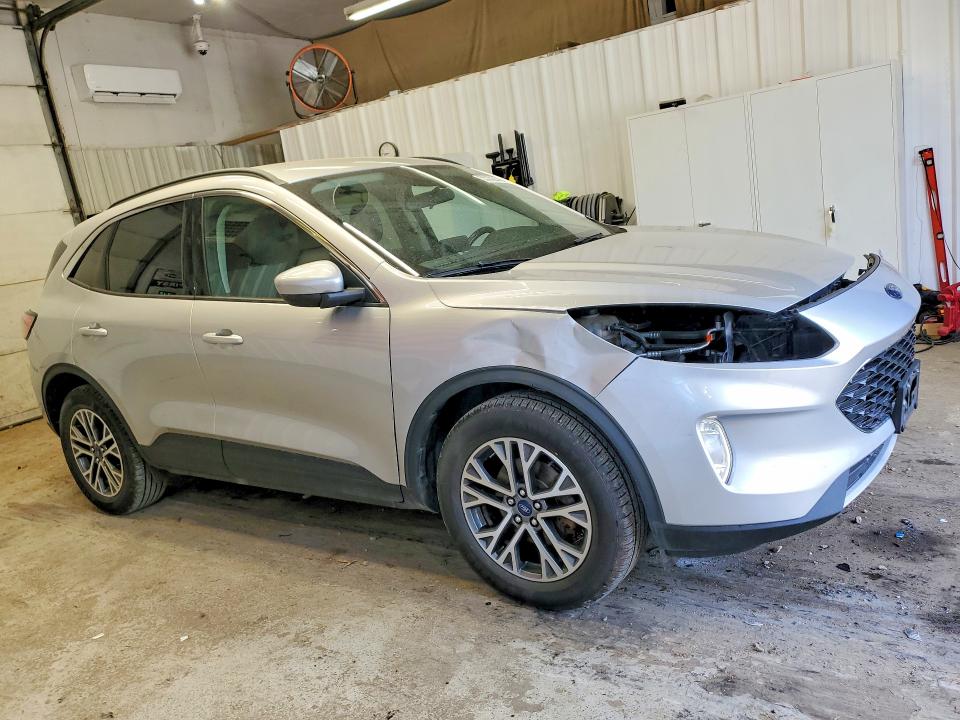 Photo 4 from auction – 2020 FORD ESCAPE with VIN 1FMCU9H90LUC68337