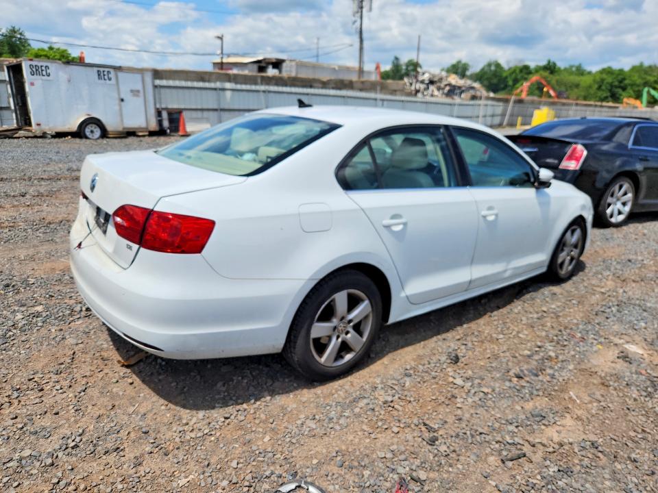 Photo 3 from auction – 2014 VOLKSWAGEN JETTA with VIN 3VWD17AJ9EM442856