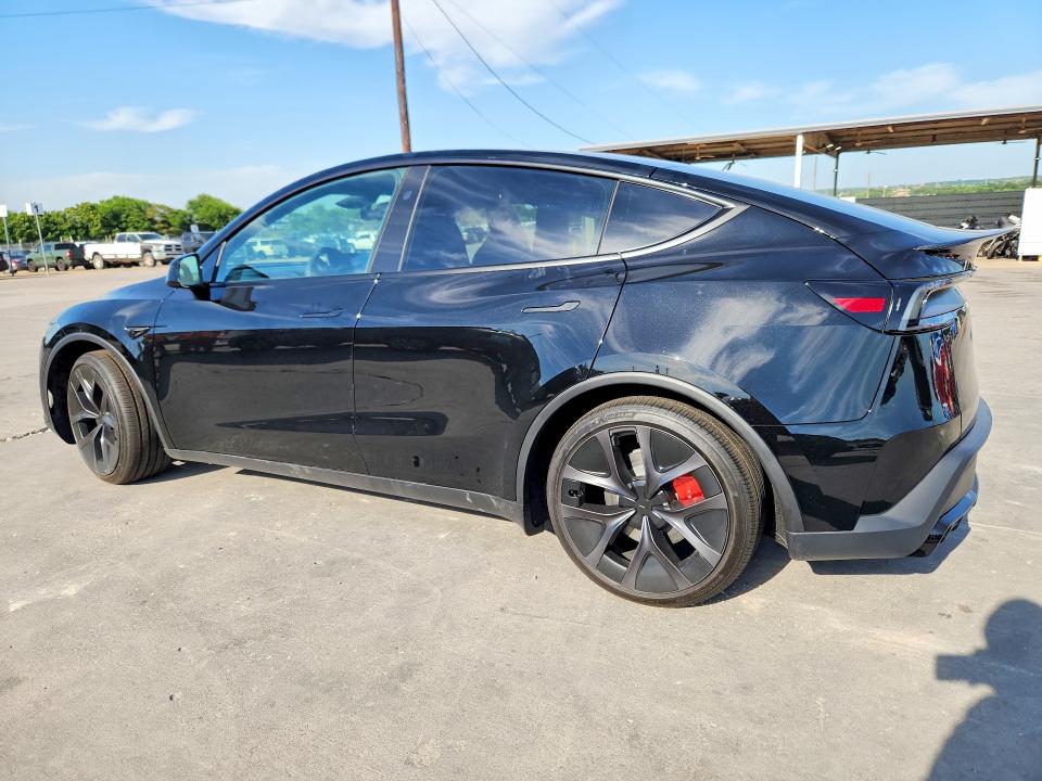 Photo 2 from auction – 2026 TESLA MODEL Y with VIN 7SAYGDETXTA670301