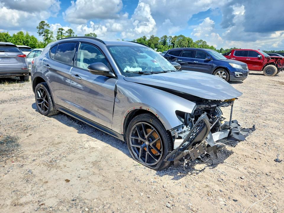 Photo 4 from auction – 2020 ALFA ROMEO STELVIO with VIN ZASPAJAN6L7C89884