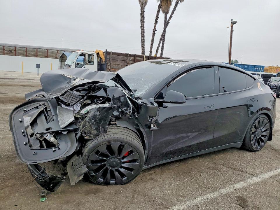 TESLA MODEL Y 2022 with VIN 7SAYGDEF4NF415692 - Photo from auction