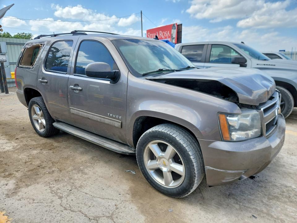 Photo 4 from auction – 2011 CHEVROLET TAHOE with VIN 1GNSCBE01BR274754