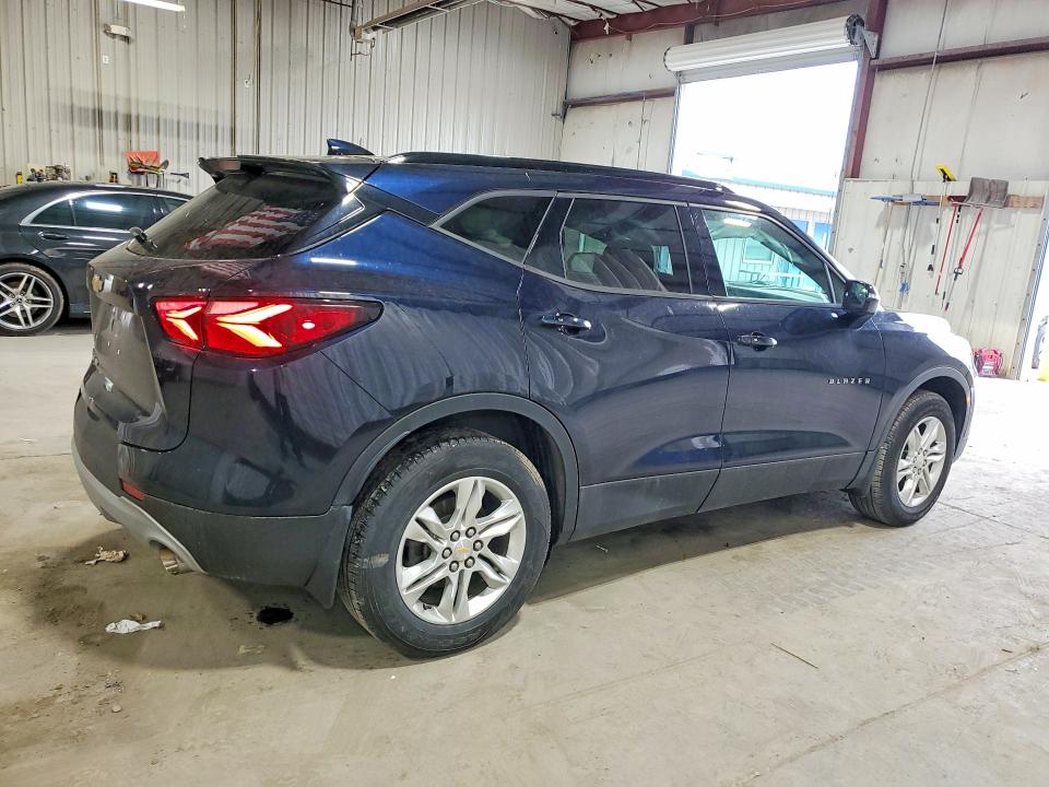 Photo 3 from auction – 2021 CHEVROLET BLAZER with VIN 3GNKBHR43MS516656