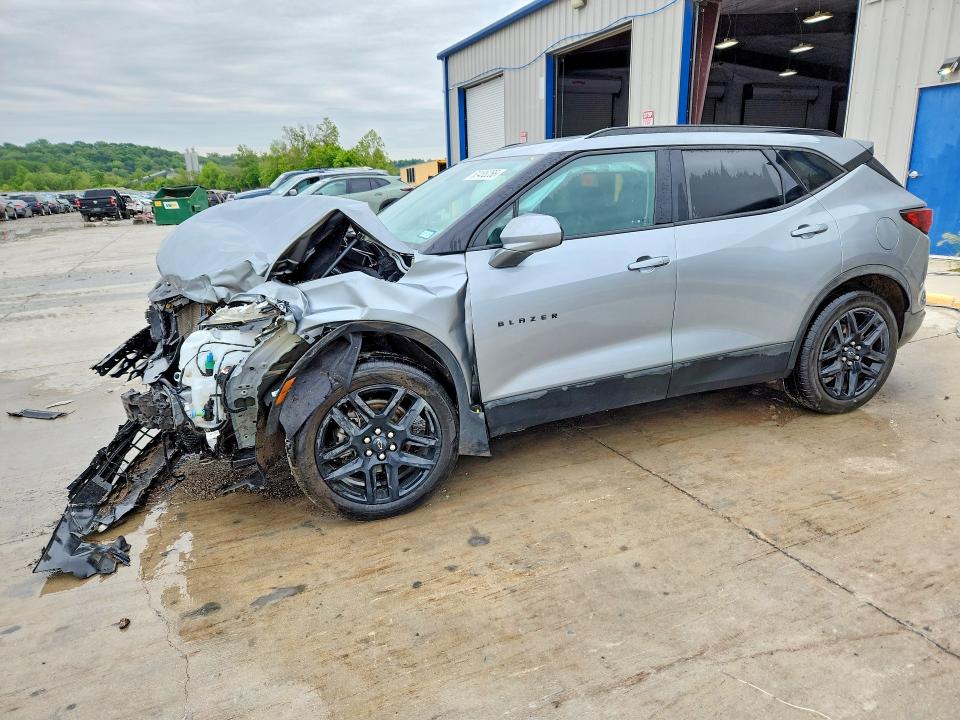 CHEVROLET BLAZER 2023 z numerem VIN 3GNKBCR44PS230127 - Zdjęcie z aukcji