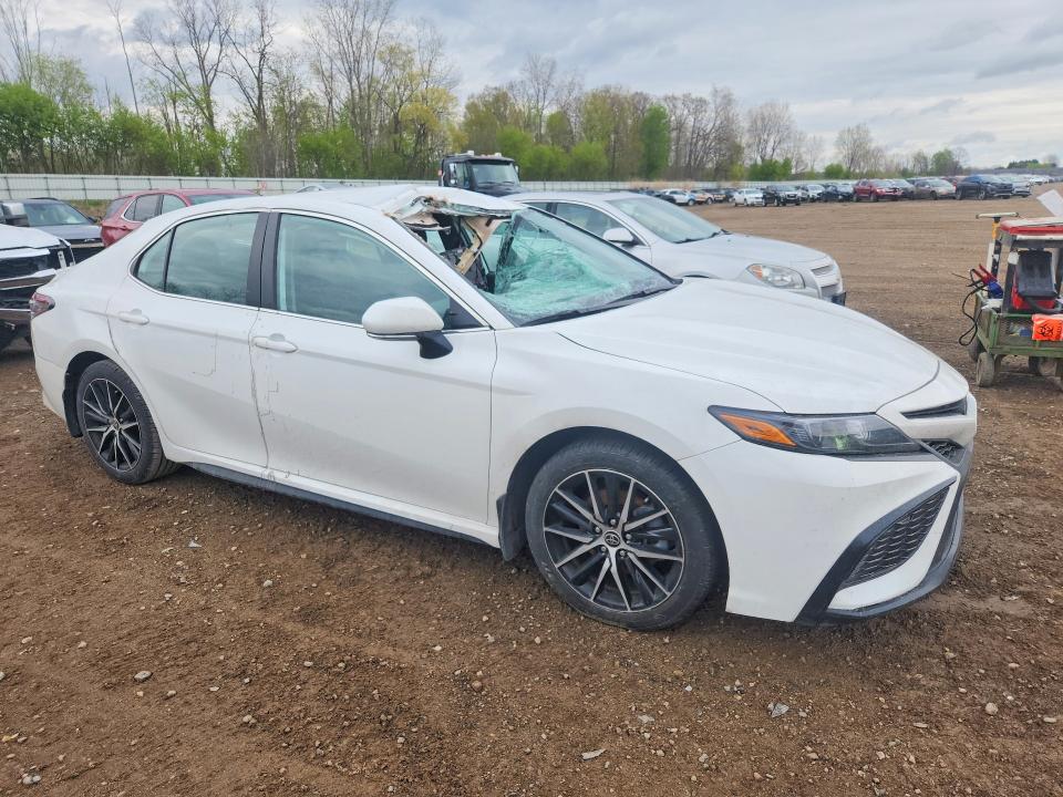 Photo 4 from auction – 2022 TOYOTA CAMRY with VIN 4T1T11AK2NU655532
